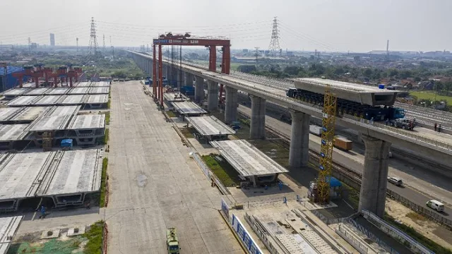 Anggaran Kereta Cepat Membengkak, Roy Suryo: Proyek Kecebong, Kereta Bohongan!