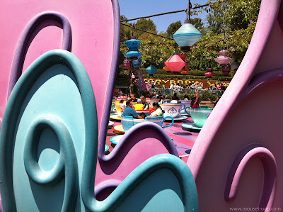 Mad Tea Party leaves teacups Alice Disneyland