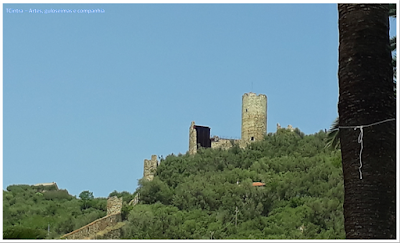 Noli; Itália; Riviera Italiana; cidade medieval; turismo de um dia; Calçadão beira-mar; Castelo di Monte Ursino