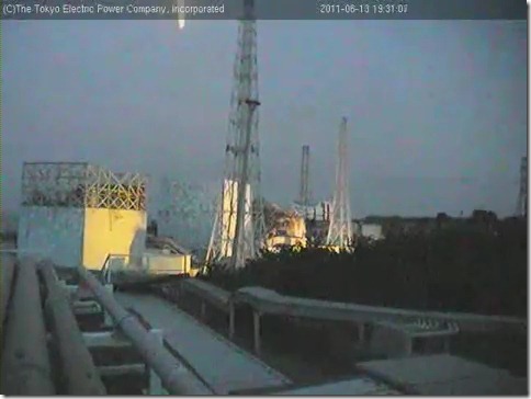 2011.06.13 19_00-20_00 _ 福島原発ライブカメラ (Live Fukushima Nuclear .mp4_000092793