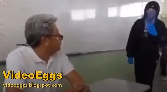 Female students beat up a male teacher at Mexican university