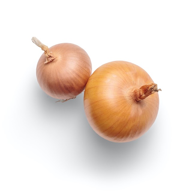Apply onion mask to help get rid of various hair problems.