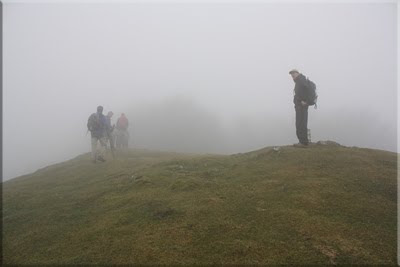 La espesa niebla apenas deja ver