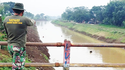 Progres Pengerukan Sedimentasi Sungai Cipamokolan Mencapai 2.300 Meter