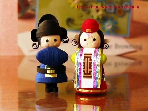 wonderful miniature quilling dolls by Nizelprim