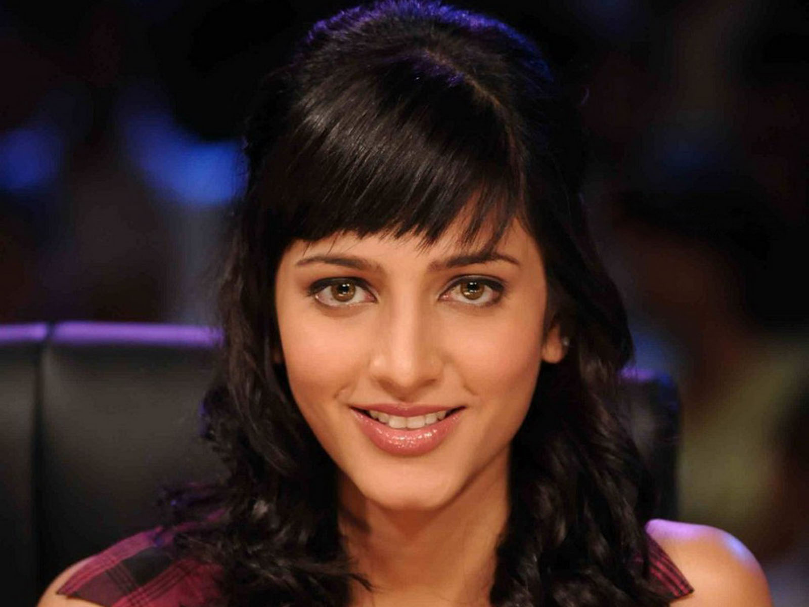 Top Heroines Photos: Shruti Hassan Wallpapers