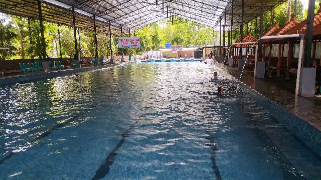 Kolam renang hangat Magelang