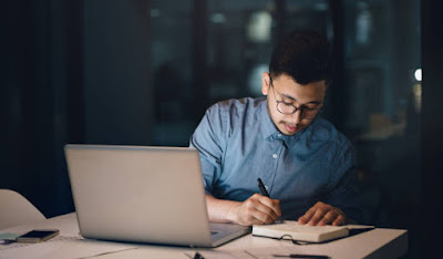 Ilustrasi kerja sampingan mahasiswa (Sumber: iStock)