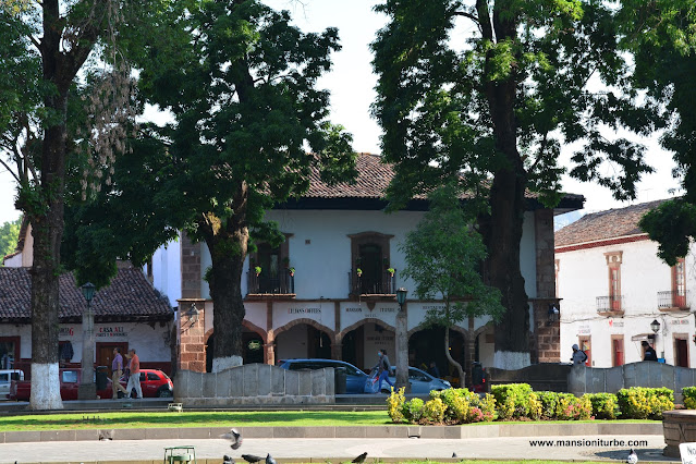 Hotel Mansion Iturbe in Pátzcuaro with a suberb location in front of Vasco de Quiroga Square