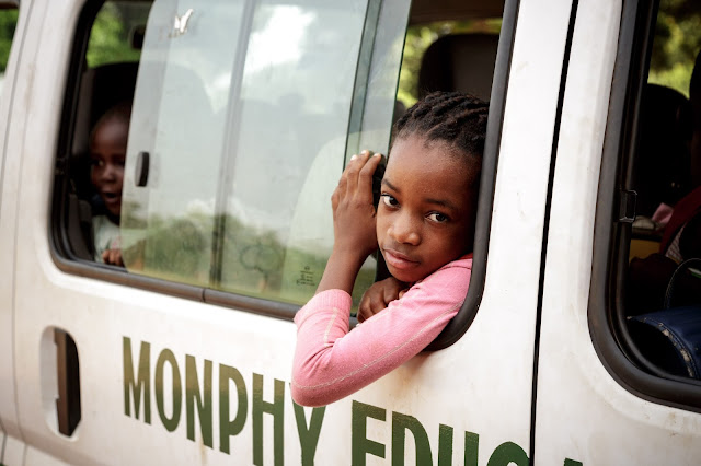 ガーナ　学校　子ども　ghana school kids child スクールバス　school bus