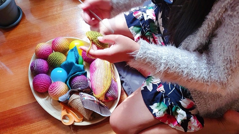 DIY crochet Christmas baubles