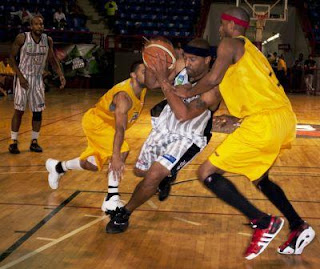 Bomberos le saca triunfo a Zonkeys