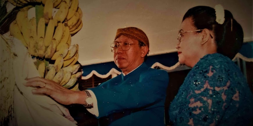 Upacara Pra Nikah Adat Jawa Tahap 2  Pemasangan "Tarub"