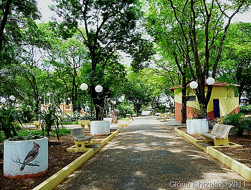 Glória Ishizaka - Guaiçara -  praça 4