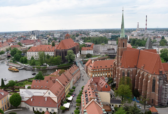 Ostrów Tumski we Wrocławiu. Widok z wieży Katedry