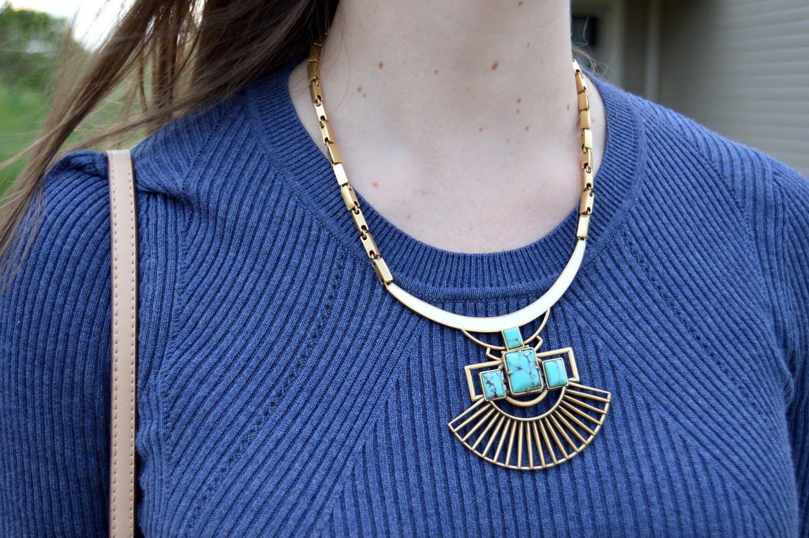 stella and dot sunray pendant necklace | stella and dot review | pendant necklace | what to wear with a turquoise necklace