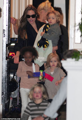 Cool Angelina Jolie with her cuties on playdate