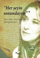 bir çocuğun ne denli duygusal olduğunu anımsıyor musun?  mutlak anımsıyorsun. ihtiyarlık diye bir bir olguya inanmıyorum,çünkü gençliğe de inanmıyorum. çocukken de, genç iken de ihtiyarı içinde taşıyorsun,yaşlanırken de çocuğu. ancak yaşlandıkça duygusallaşma biçim değiştiriyor. gençlik duygusallığı öfke, beklenti,başkaldırma,cesaret gibi duygularla iç içe, ama yaşlandıkça duygusallığa acımsı tatlar karışıyor, buruk. sanıyorum, algıladığım kadarıyla sözünü ettiğin duygusallık,bu buruk,acılı duygusallık.