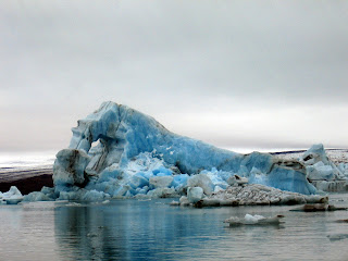 A giant iceberg at the Jokulsarlon glacial lagoon