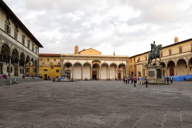 Piazza della Santissima Annunziata, Florence