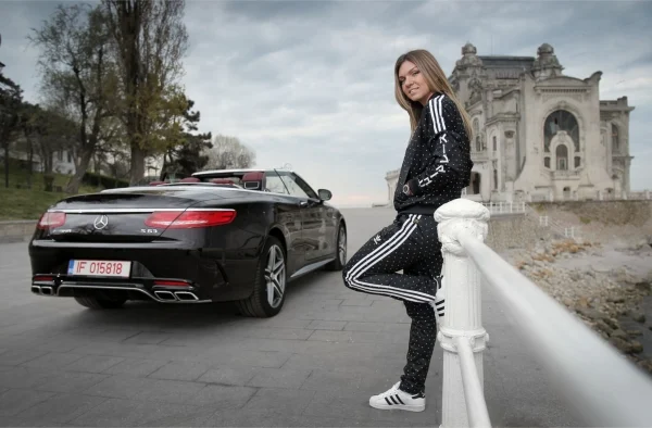 Modelul Mercedes pe care il conduce Simona Halep