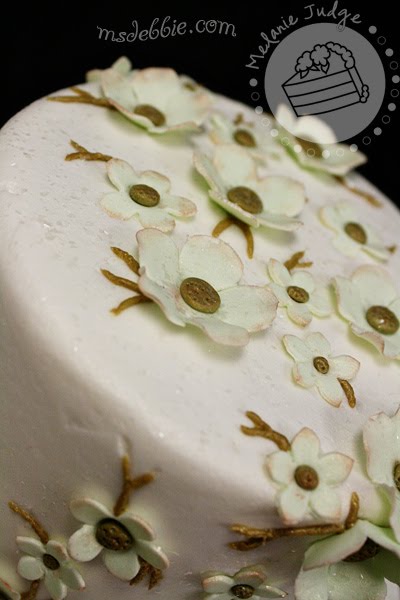 Site Blogspot  Wedding Cakesbudget on Cake Walk  Green   Bronze Flowers On A Wedding Cake