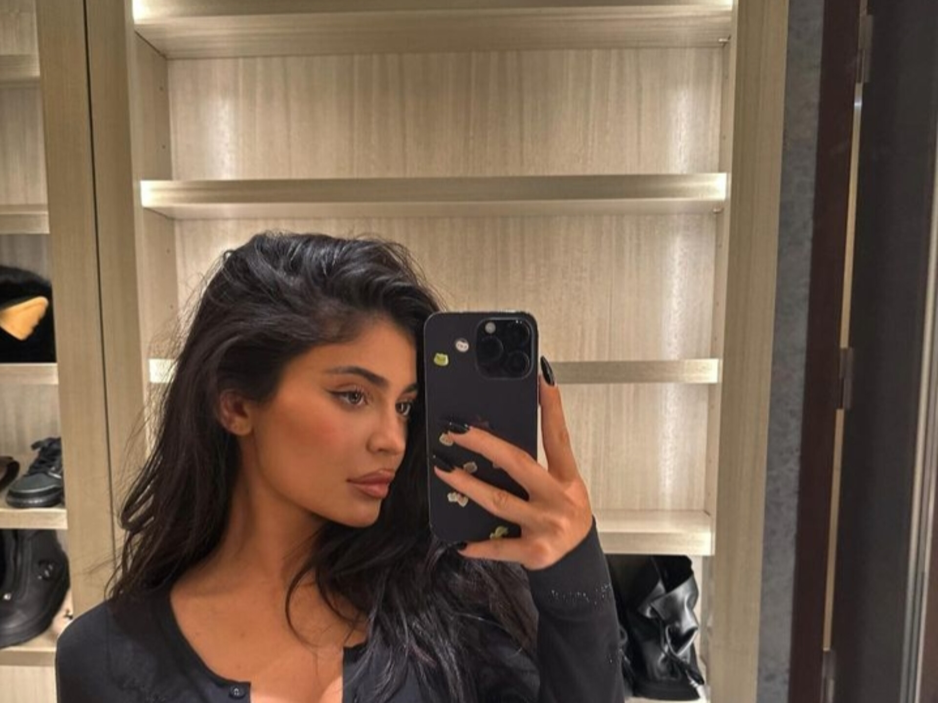 Kylie Jenner Styled the Hottest Shirt Onesie With the Fuzziest Boots ...