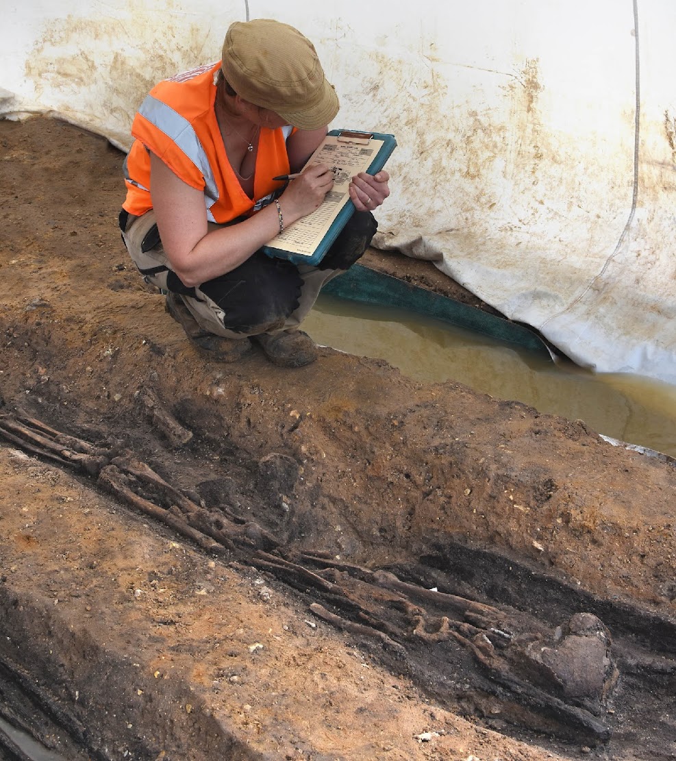 Discovery of rare Anglo-Saxon burials is revealed