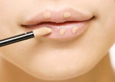 how to make lips bigger naturally
