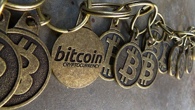 giá bitcoin trên sàn Bitfinex ngày 2/1 (giờ Việt Nam) là 12.995 USD