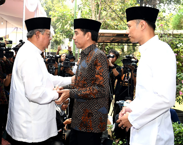 Presiden Jokowi Melayat Ibunda SBY