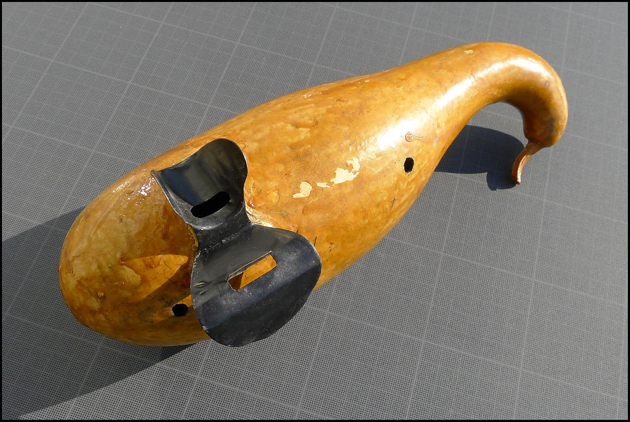 Theatrical contraption : the nose whistle gourd