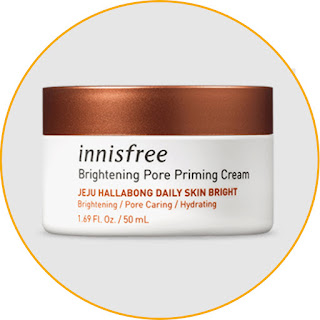 Innisfree Brightening Pore Priming Cream The natural ingredients lighten and even out the skin texture. Don't worry if you have dark spots as well as an uneven skin texture. Innisfree uses Jeju Island-based oranges or hallabong to make this product.  This fruit is processed by the ultrasonic extraction method to maintain its active ingredients. Hallabong can brighten and make skin smoother. Smooth skin will make your pores disappear and feel firmer.
