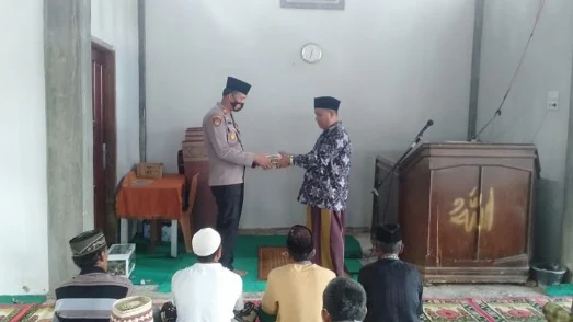 Sambangi Masjid Al Munawaroh, Polsek Talamau Gelar Jumat Barokah.