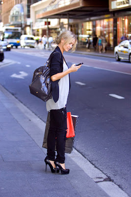 lara bingle style with cell phone