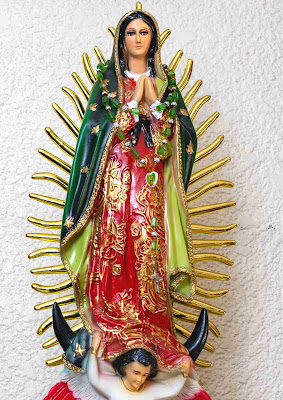 Estatua de La Virgen de Guadalupe - Foto