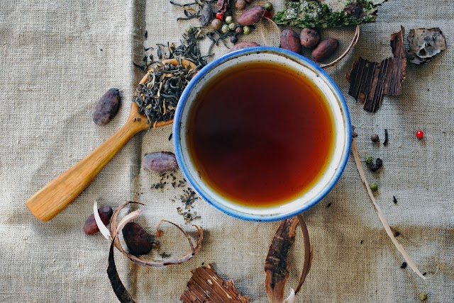 What happens to your body after eating tea after fatty foods?