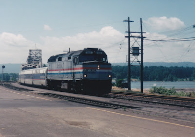 Amtrak F40PH #369 in Vancouver, Washington, in June 1998.
