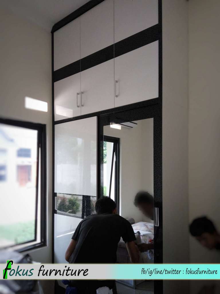 Contoh lemari  2 pintu