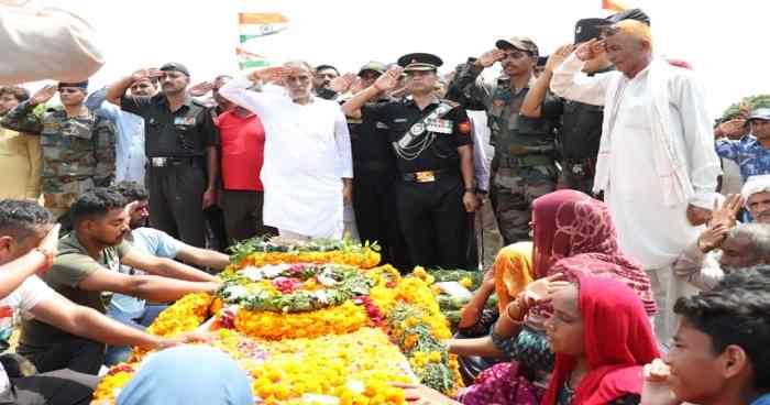 martyr-manoj-bhati-cremated-with-state-honors