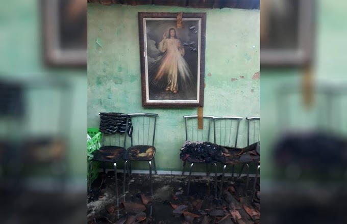 CASO SURPREENDENTE: Quadro com imagem de Jesus Cristo fica intacto após incêndio destruir casa em Canindé