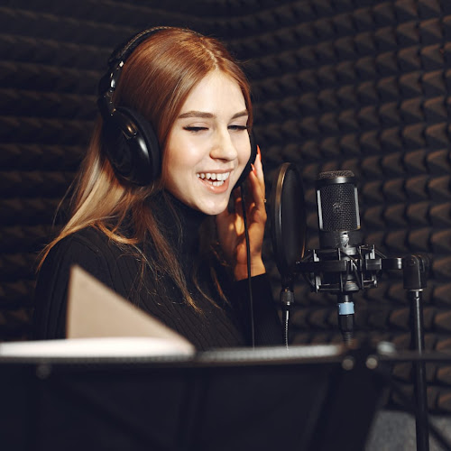 5 Cara Menjadi Voice Over Talent Handal