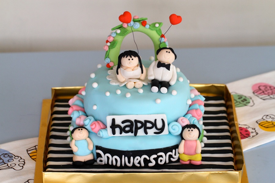 anniversary cake