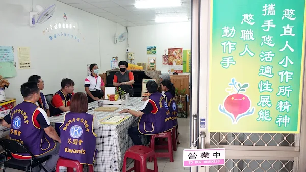 ▲彰化縣蕪菁愛家園關懷協會督導巫美玲表示，我們是最小的新機構有最遠大的夢想，就算我們的孩子是身心障礙的孩子，但是我們相信，其實我們可以手心向下，從農園藝出發，學習後端成果販售，讓孩子成為自己的老闆，做自己生命中的主人。（記者林明佑攝）