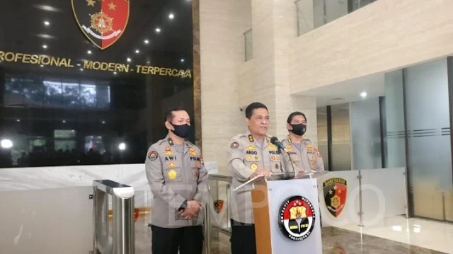 Kepala Divisi Hubungan Masyarakat Mabes Polri Inspektur Jenderal Argo Yuwono menyebut jika alasan Brigadir Jenderal Prasetijo Utomo membantu Joko Tjandra hanya karena semata-mata ingin menolong.