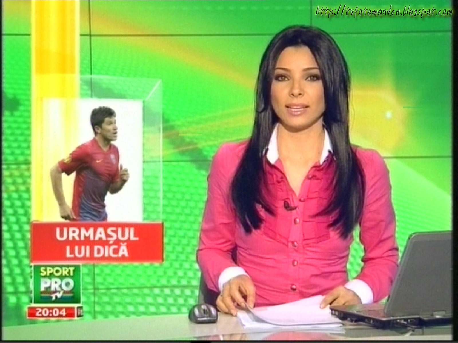 Tv Foto Monden Corina Caragea Prezinta Stirile Din Sport La Pro Tv
