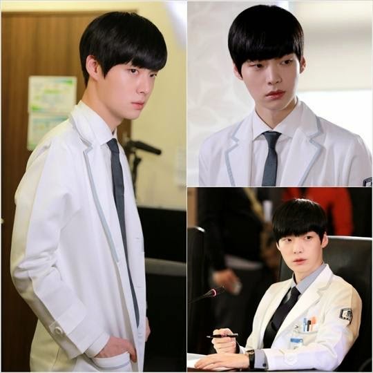 Ahn Jae-hyun sebagai Park Ji-sang