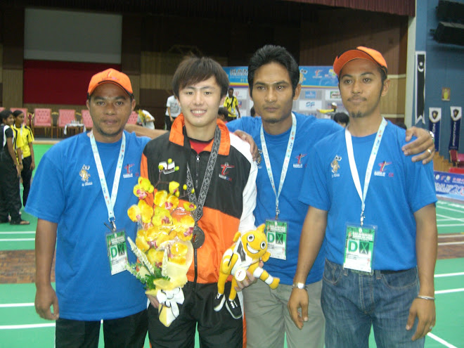 Lim Fang Yang with his fans