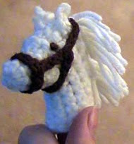 PATRON GRATIS MARIONETA DEDO CABALLO DE CROCHET 2620