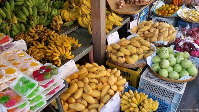  Visit to local market with Tom Yum Thai cooking instructor